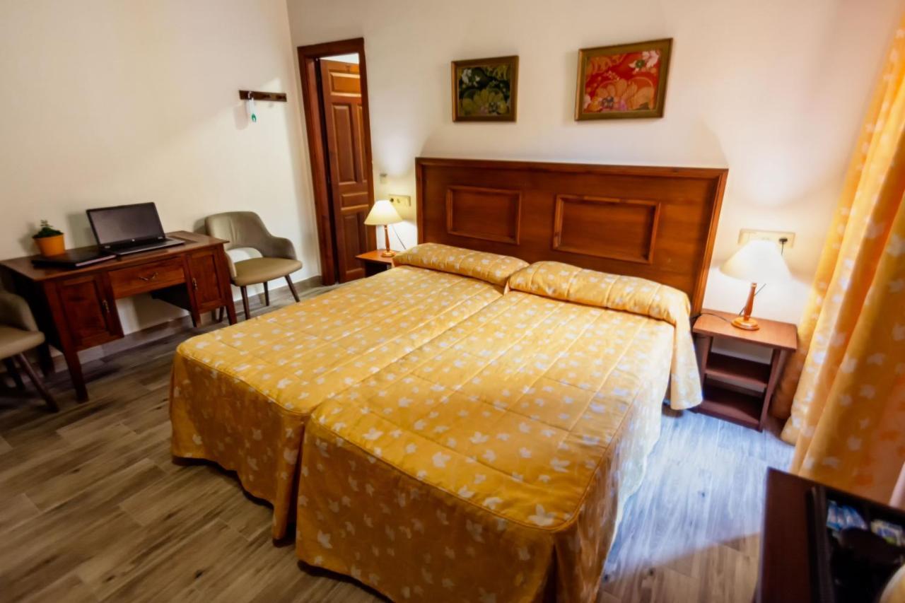 Hostal Loreto Денія Екстер'єр фото