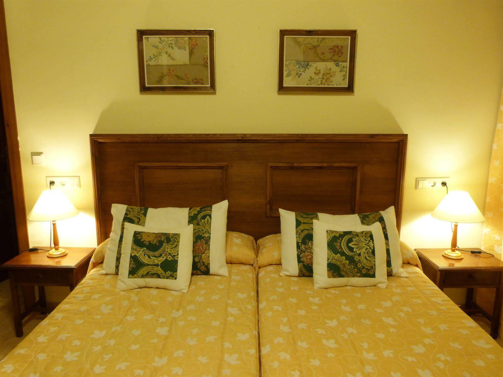 Hostal Loreto Денія Екстер'єр фото